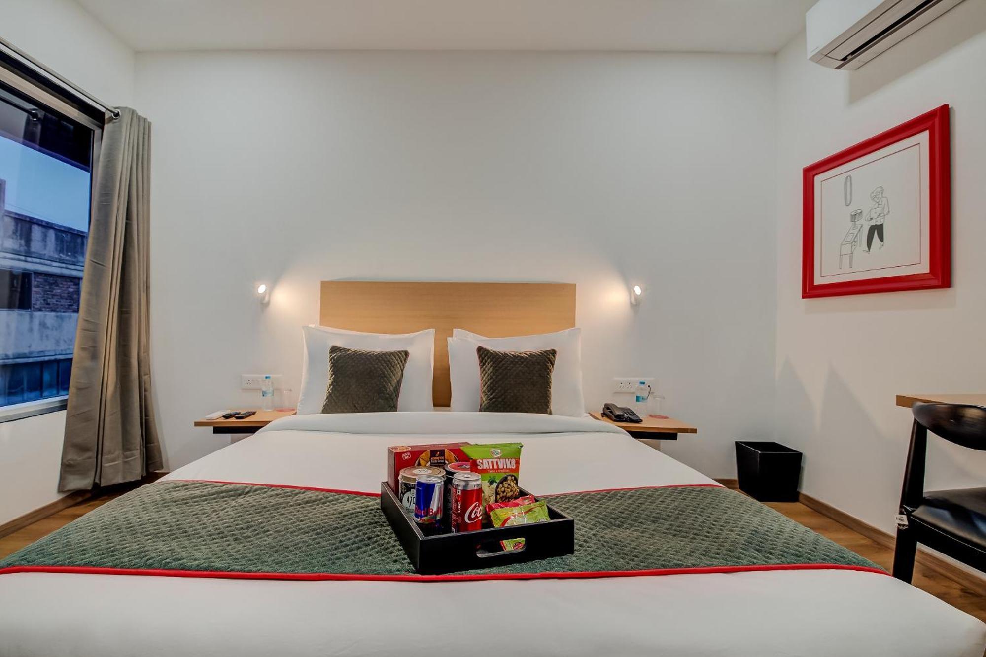 Super Townhouse Mg Road Pune Ngoại thất bức ảnh