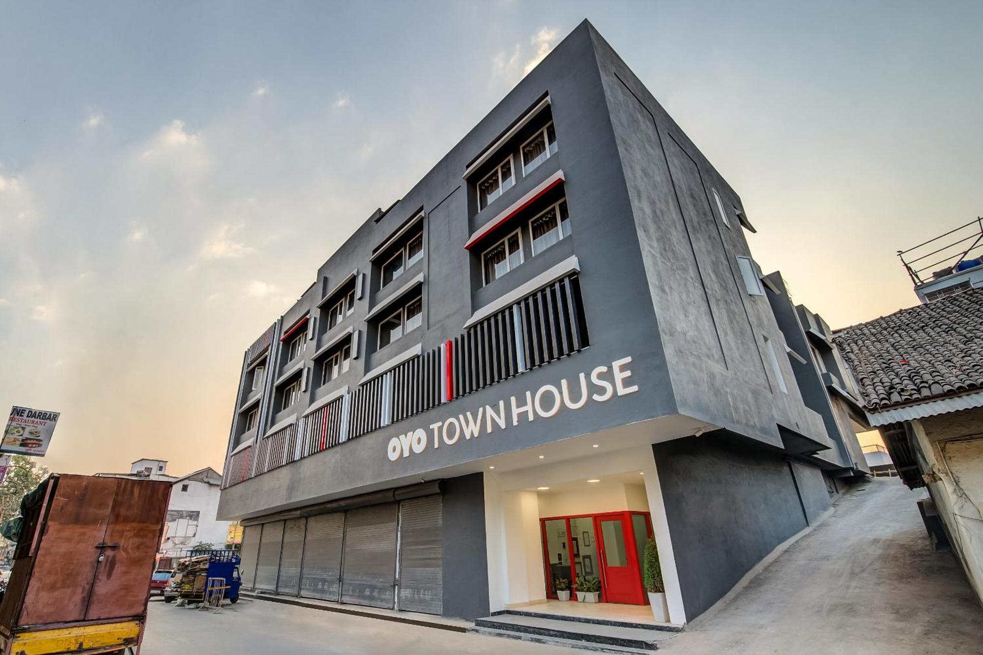 Super Townhouse Mg Road Pune Ngoại thất bức ảnh