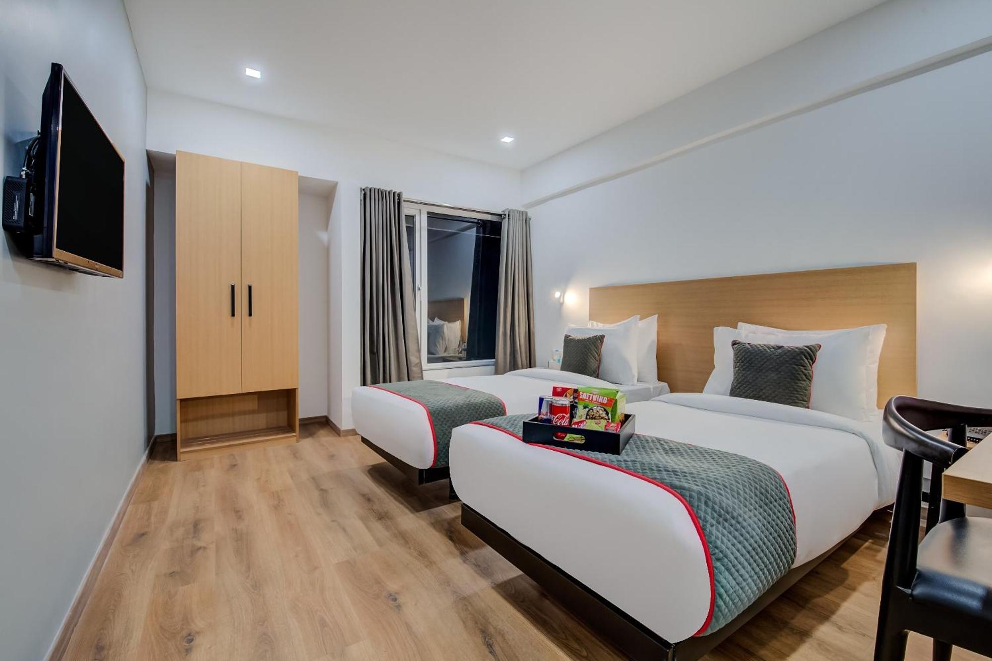 Super Townhouse Mg Road Pune Ngoại thất bức ảnh