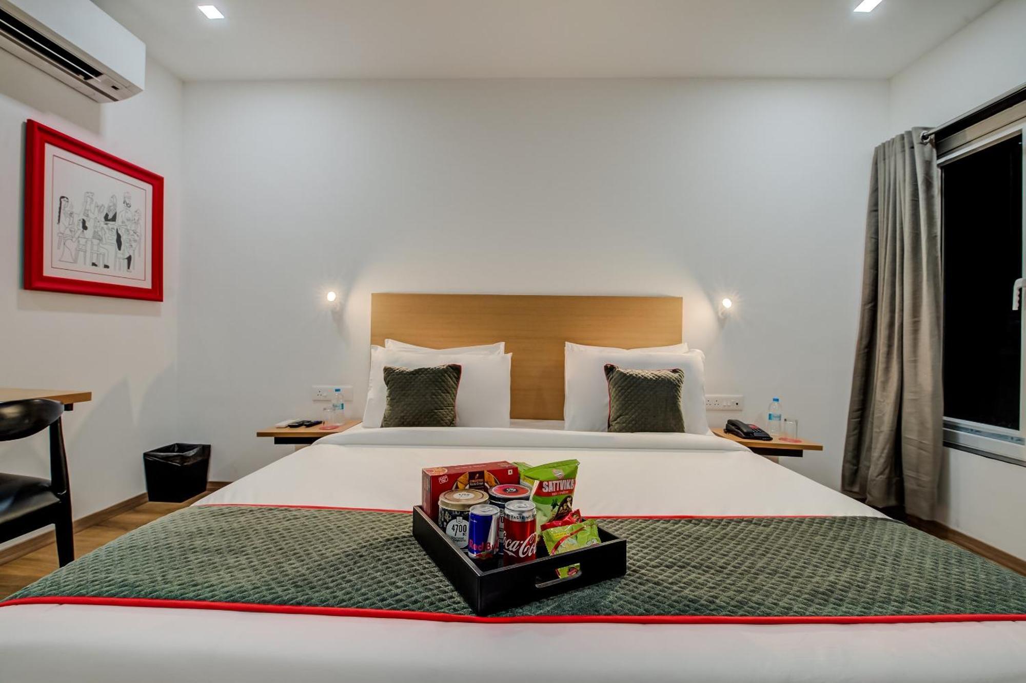 Super Townhouse Mg Road Pune Ngoại thất bức ảnh