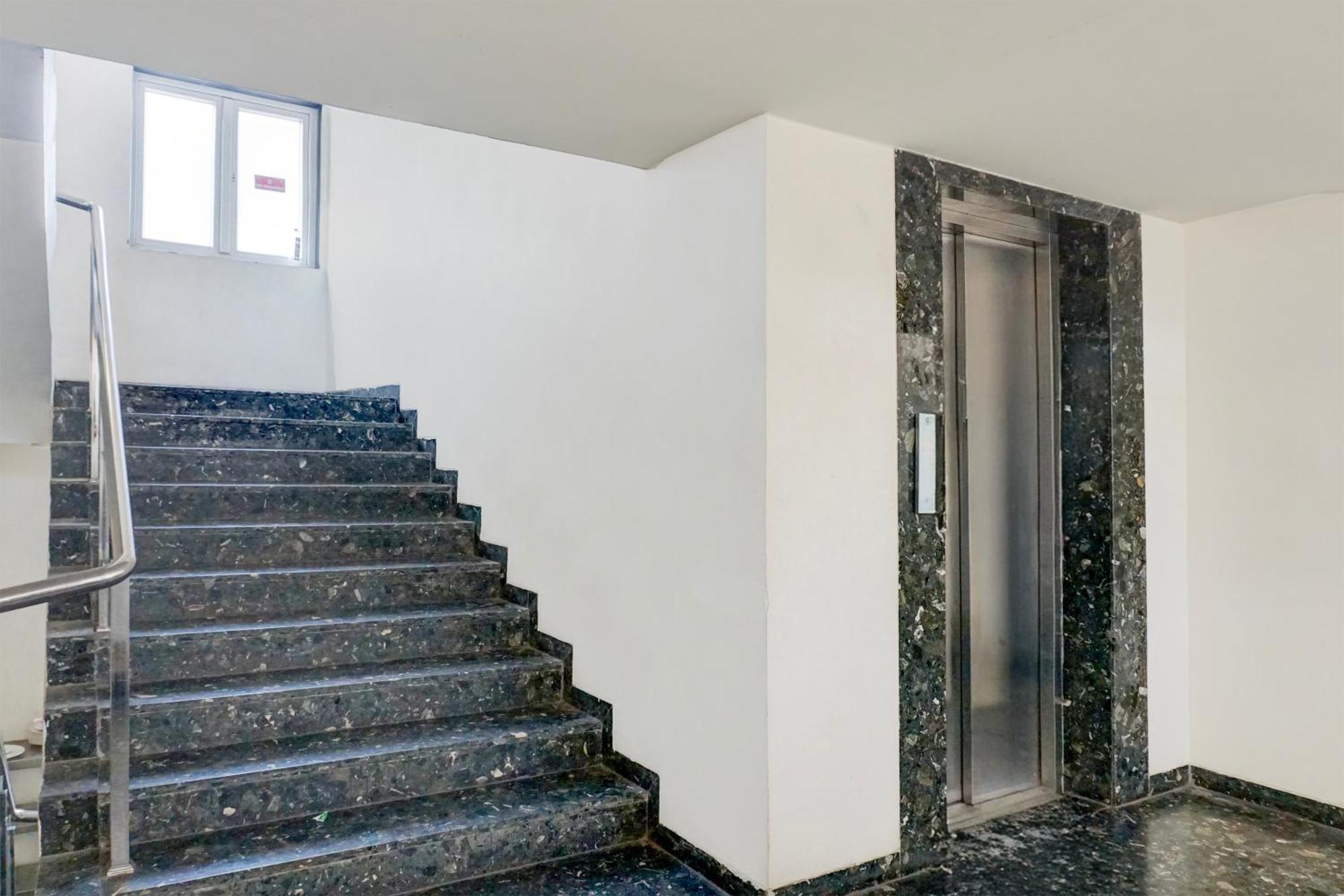 Super Townhouse Mg Road Pune Ngoại thất bức ảnh