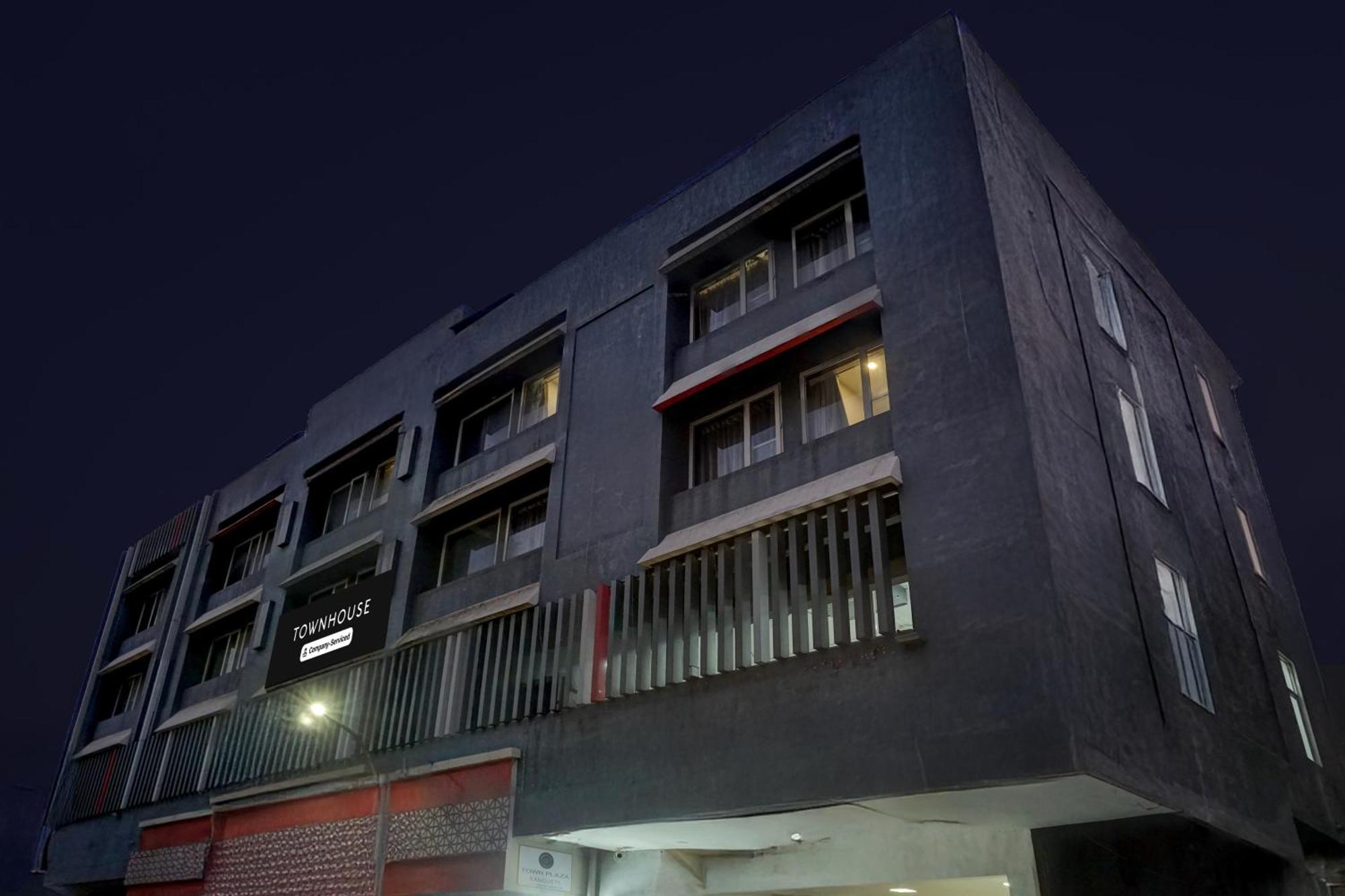 Super Townhouse Mg Road Pune Ngoại thất bức ảnh