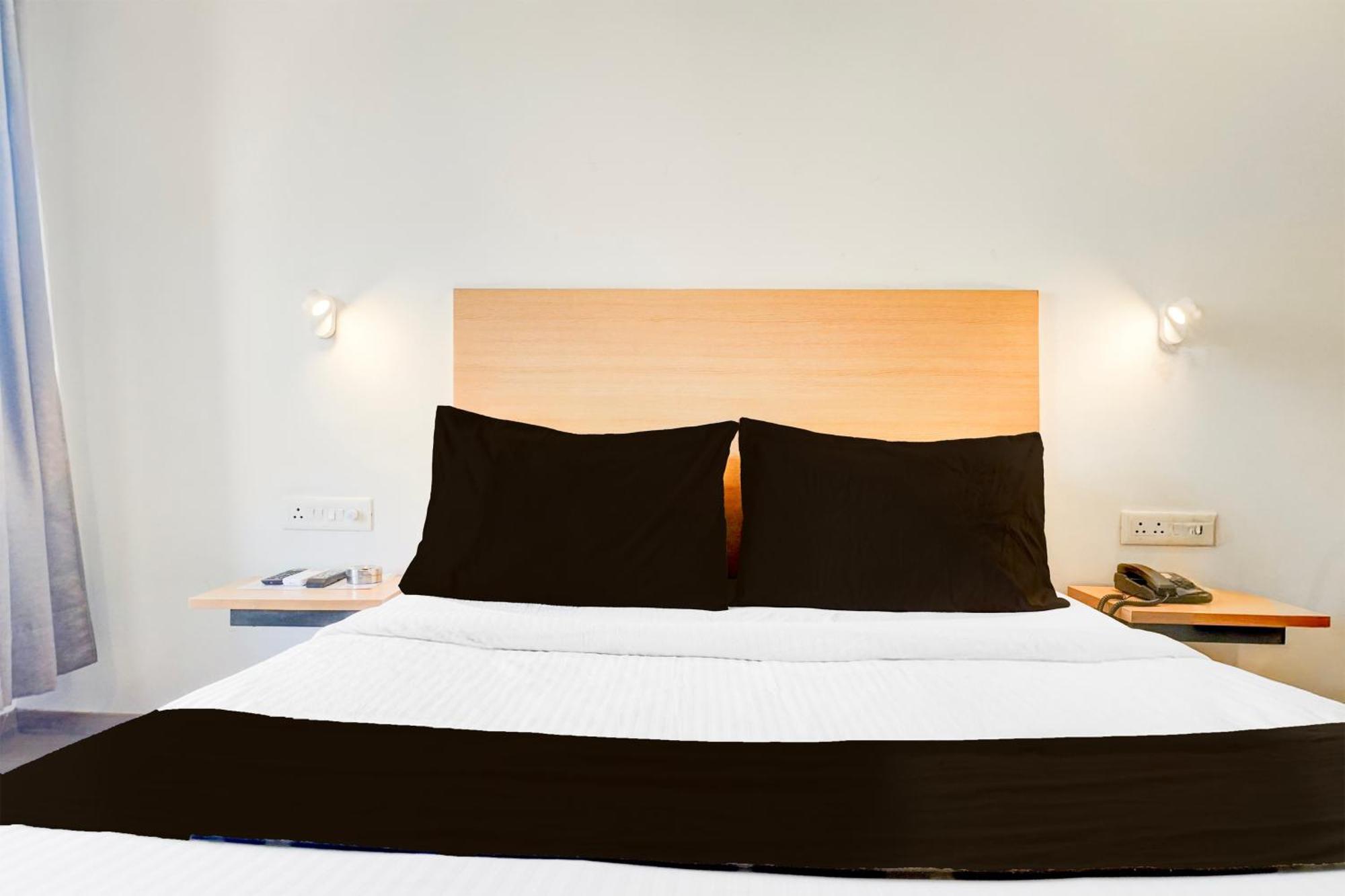 Super Townhouse Mg Road Pune Ngoại thất bức ảnh