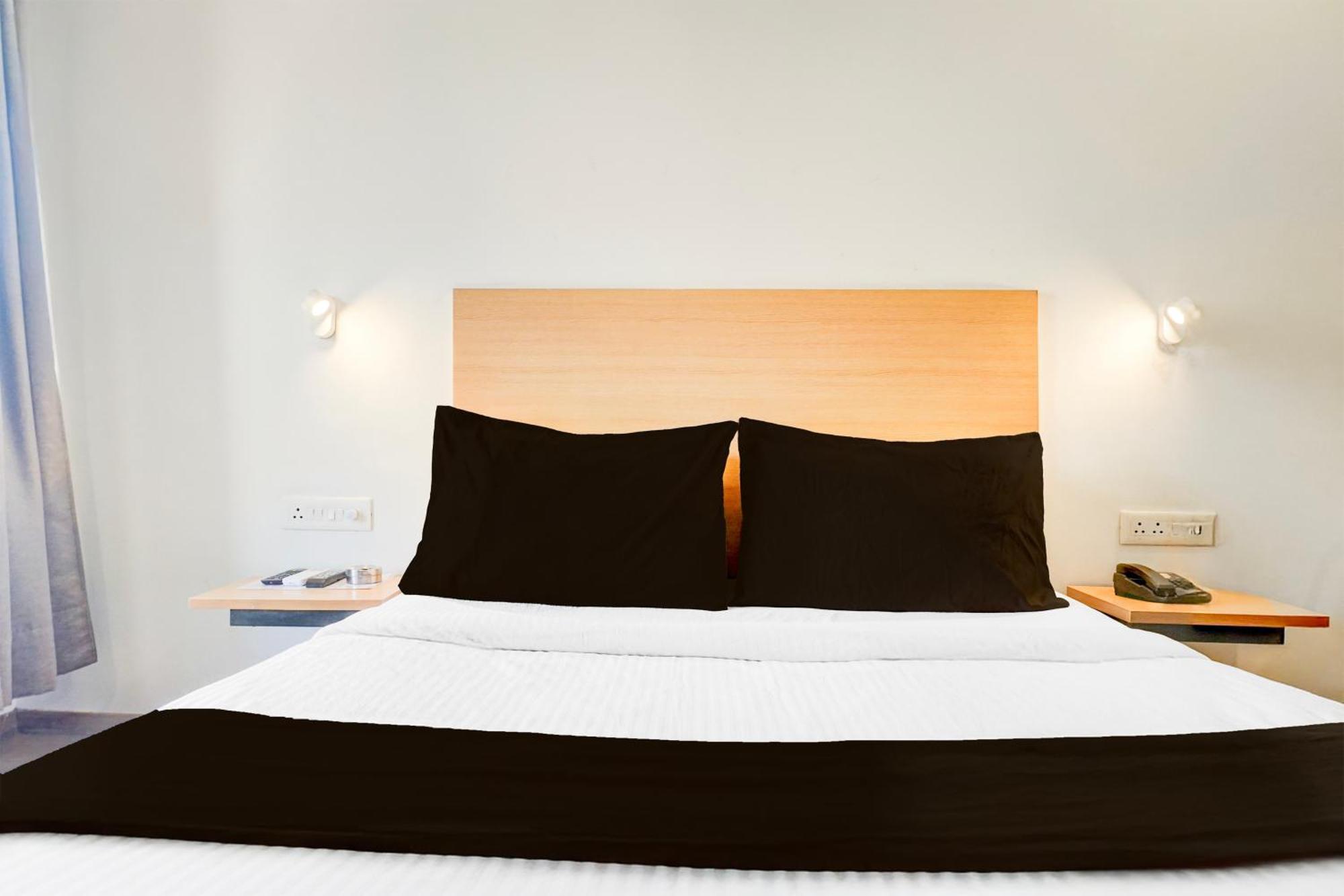 Super Townhouse Mg Road Pune Ngoại thất bức ảnh