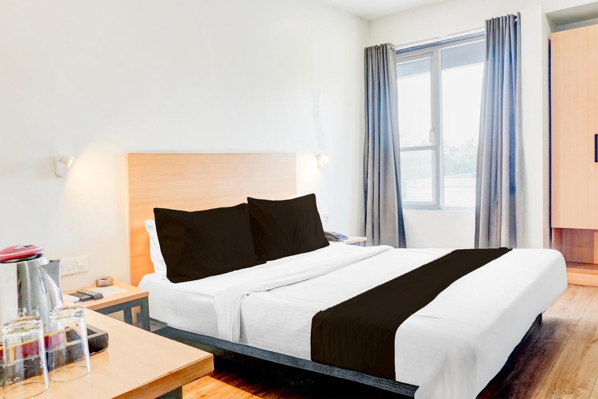 Super Townhouse Mg Road Pune Ngoại thất bức ảnh