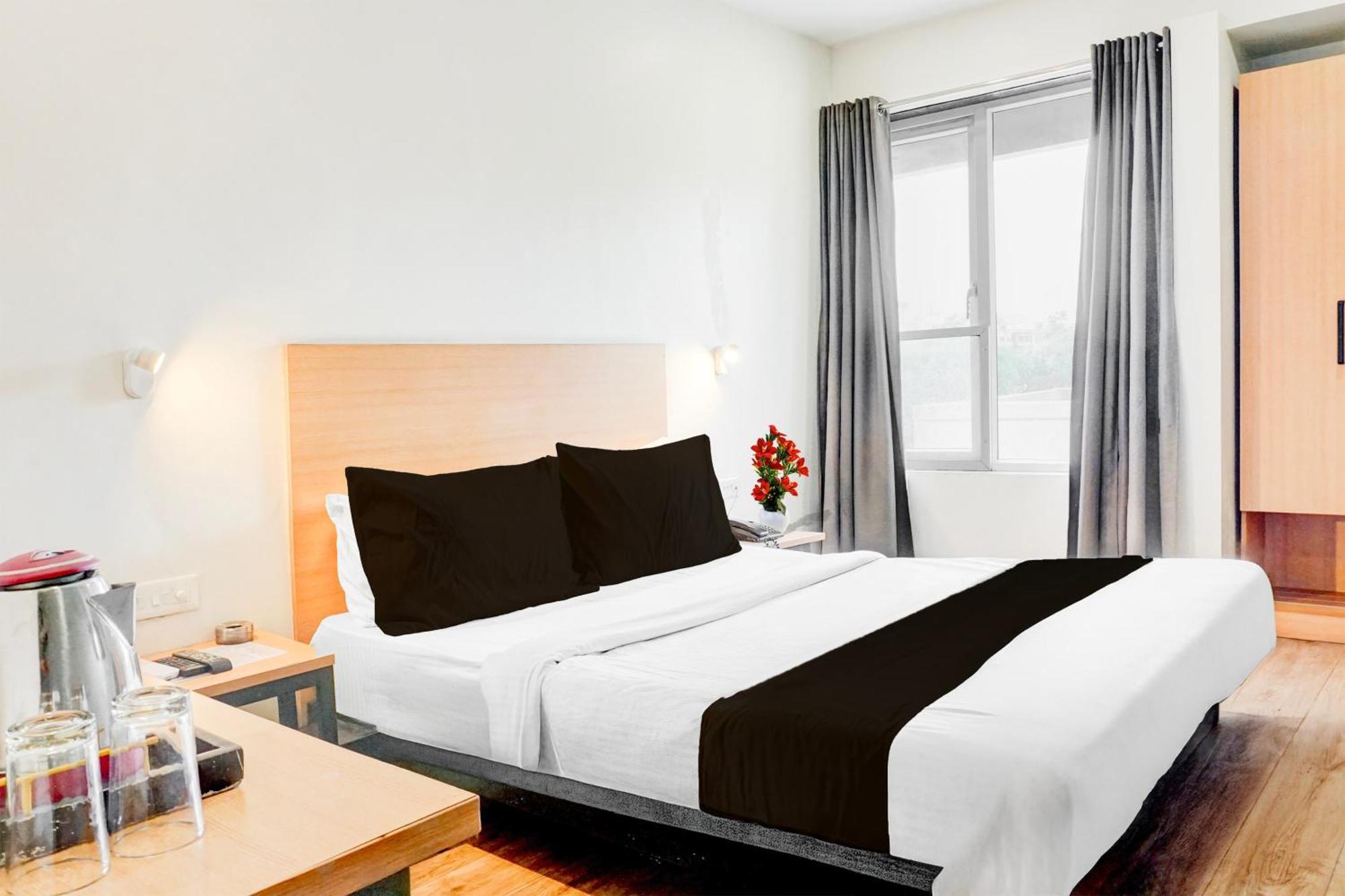 Super Townhouse Mg Road Pune Ngoại thất bức ảnh