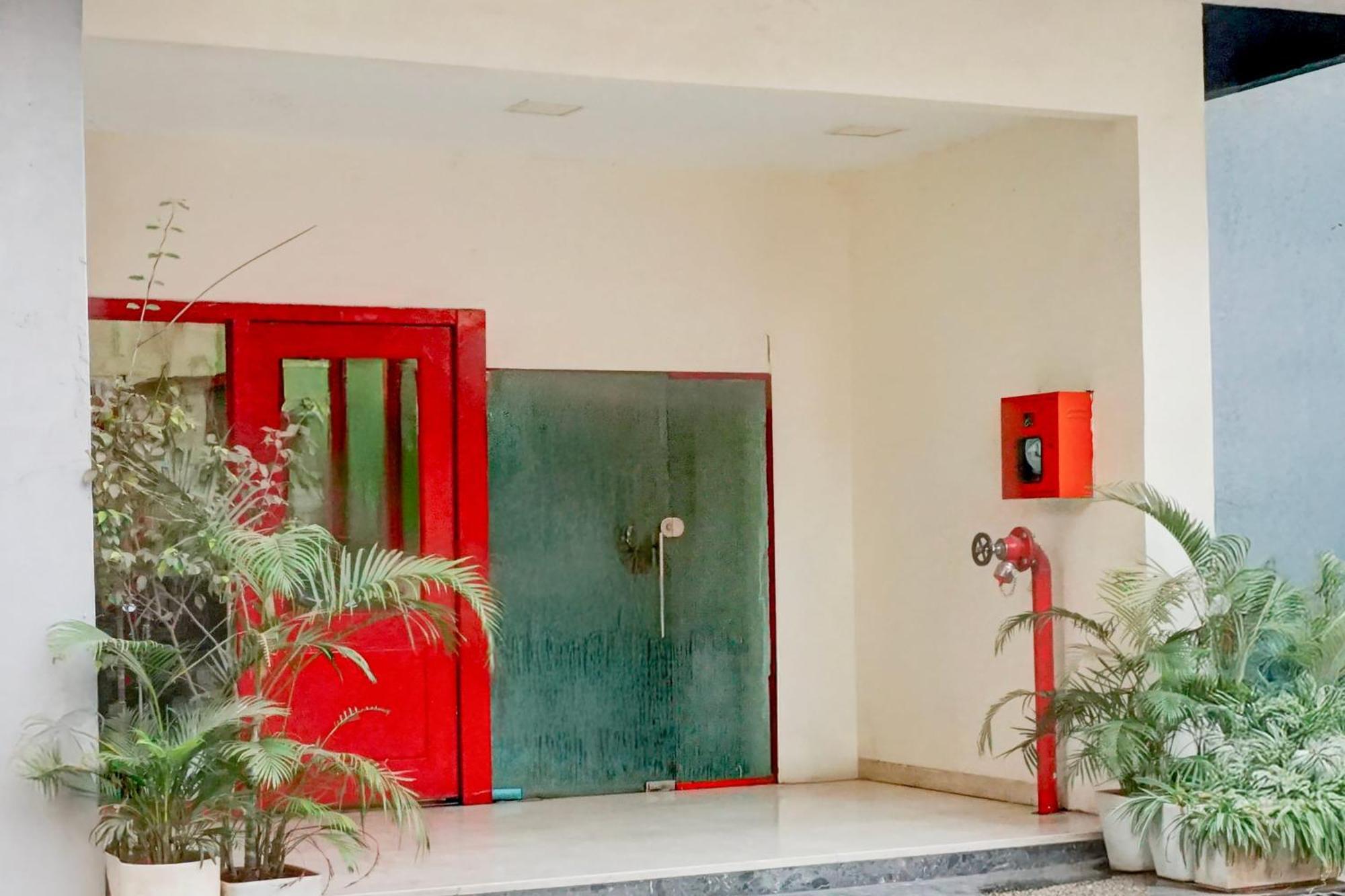 Super Townhouse Mg Road Pune Ngoại thất bức ảnh
