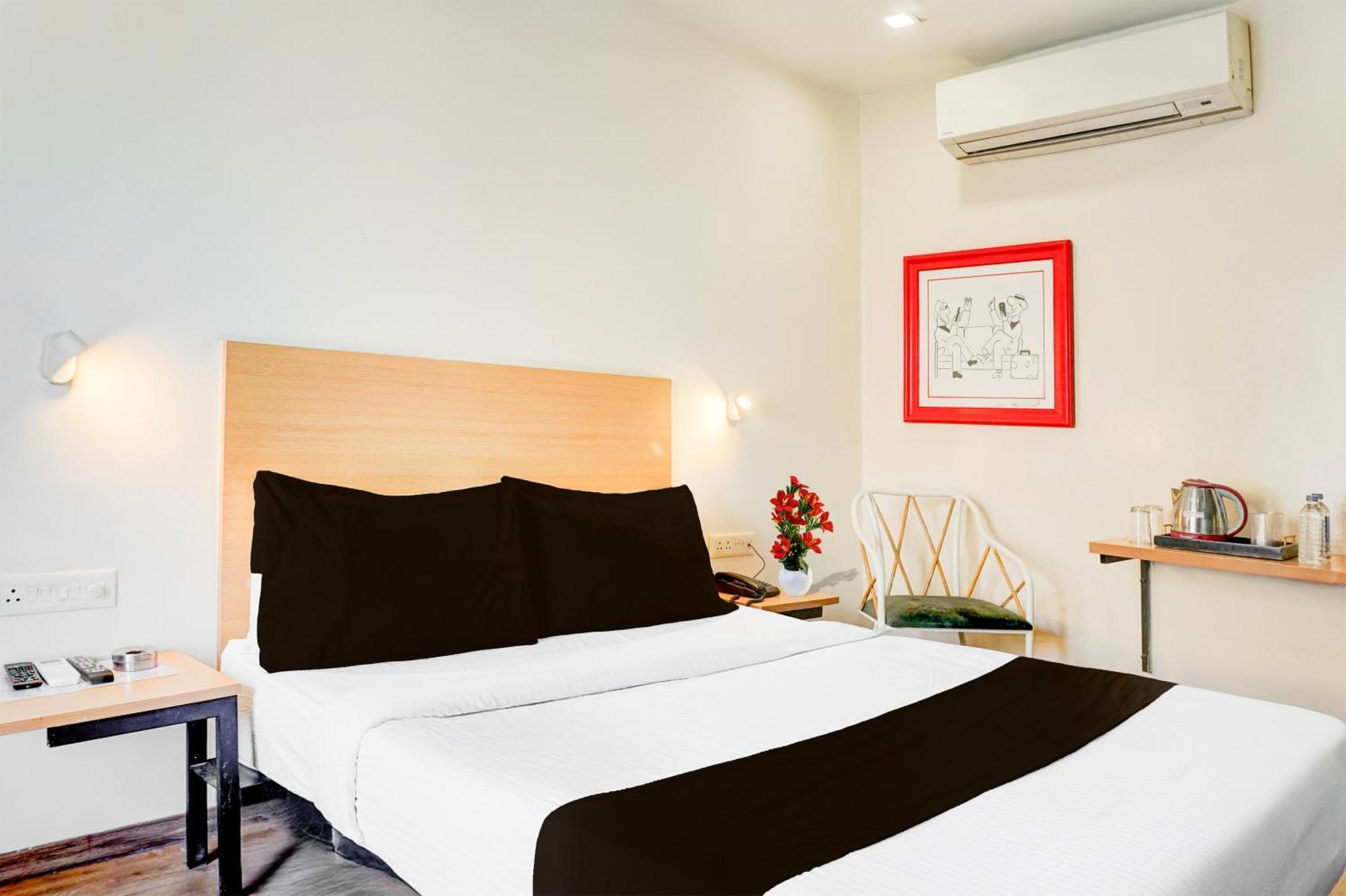 Super Townhouse Mg Road Pune Ngoại thất bức ảnh