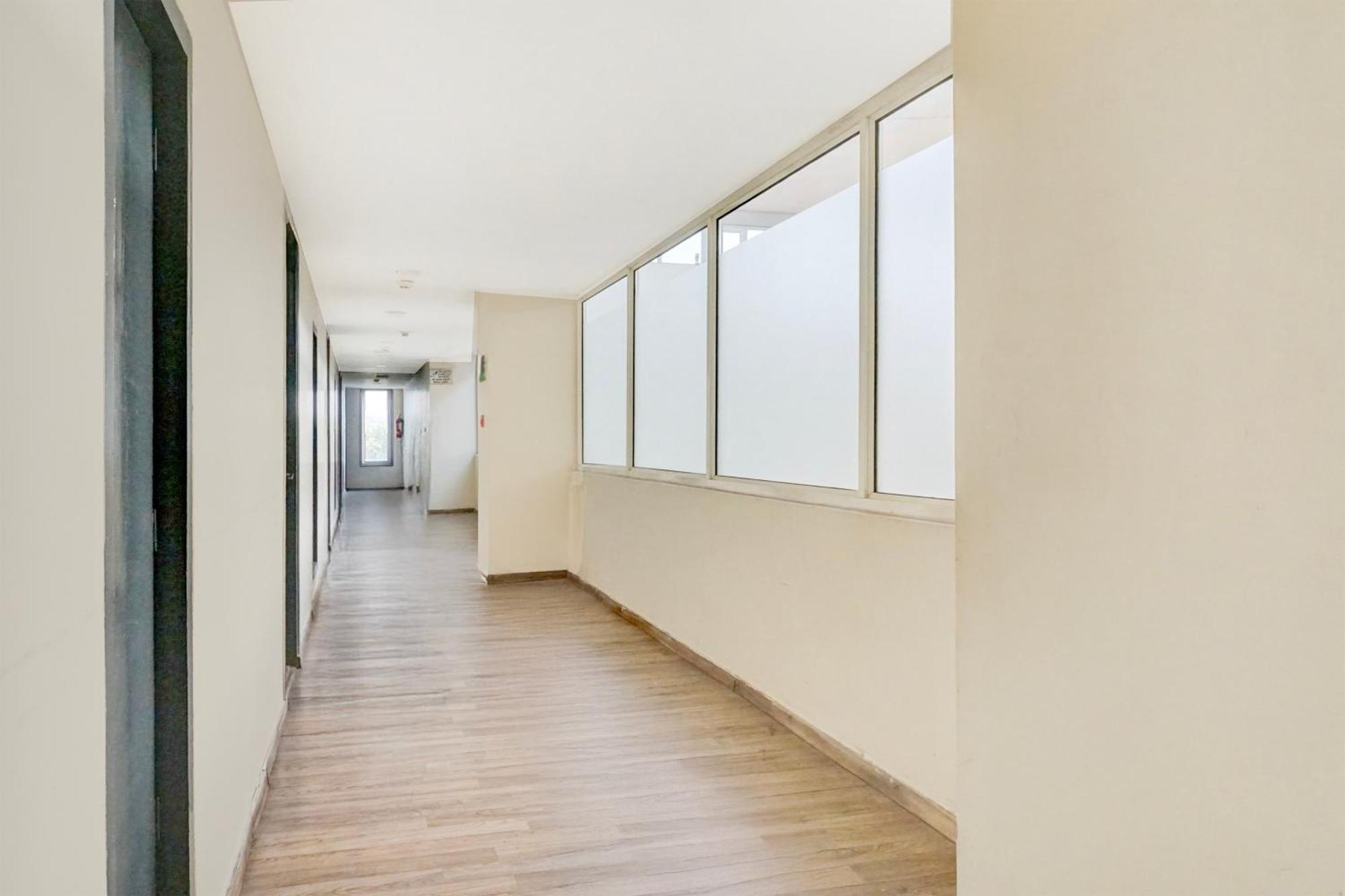 Super Townhouse Mg Road Pune Ngoại thất bức ảnh