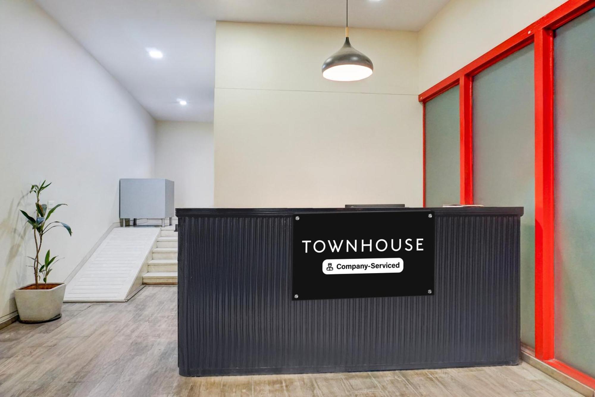 Super Townhouse Mg Road Pune Ngoại thất bức ảnh