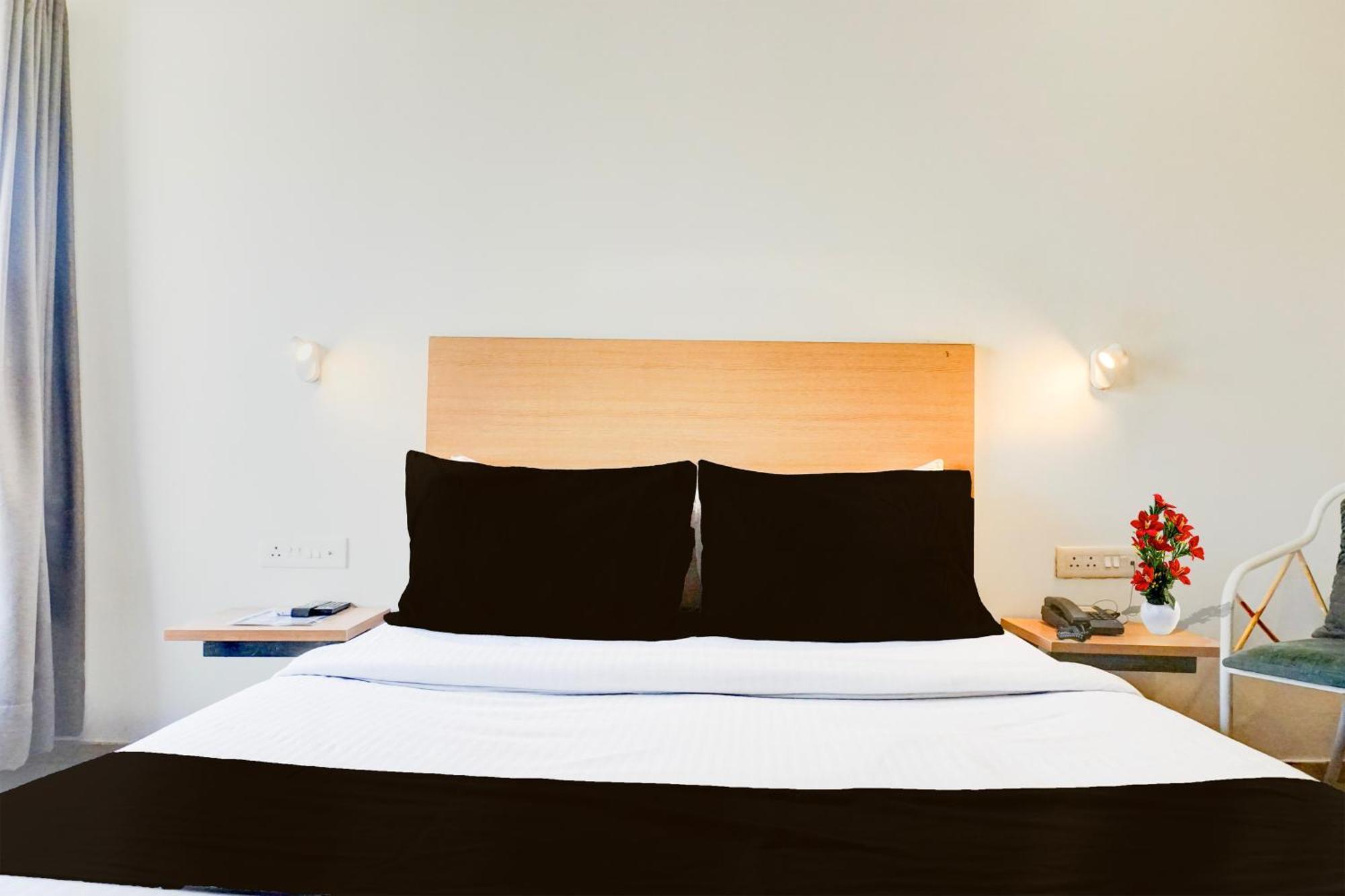 Super Townhouse Mg Road Pune Ngoại thất bức ảnh