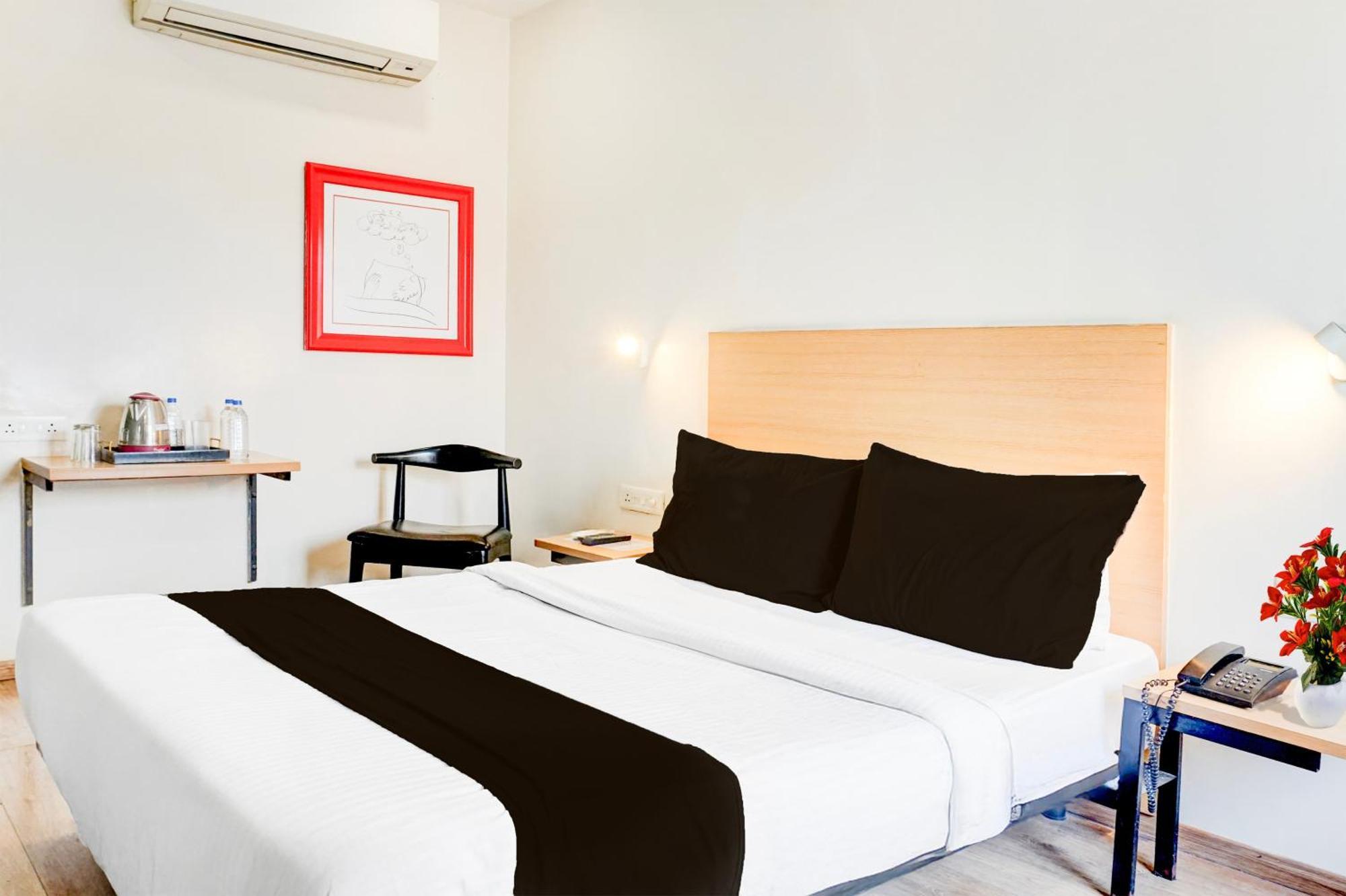 Super Townhouse Mg Road Pune Ngoại thất bức ảnh